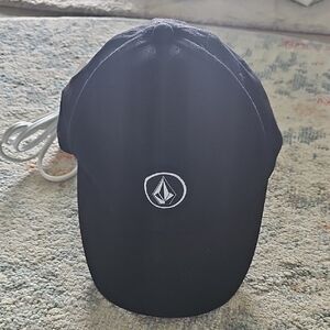 Volcom Baseball Cap Mens Black S-M Fitted Curved Brim Embroidered Logo Cotton